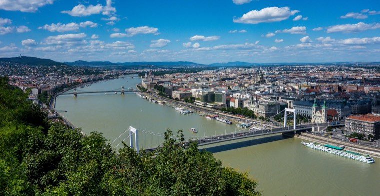 Budapešť
